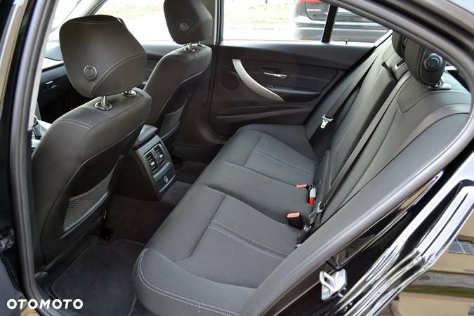 BMW Seria 3 318i Advantage - 8