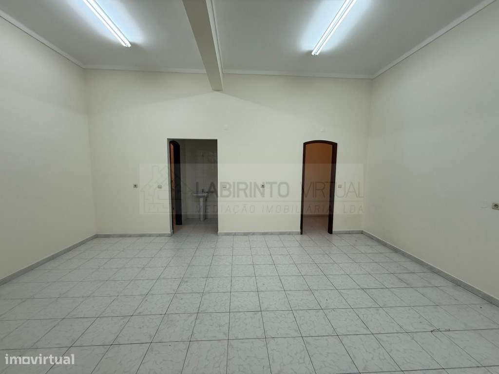 Vende-se Loja ampla em São Marcos, no Cacém - Sintra - Grande imagem: 4/6