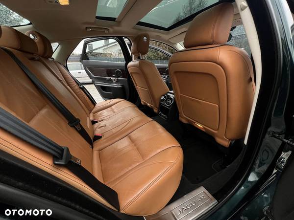 Jaguar XJ 3.0 D V6 Premium Luxury - 16
