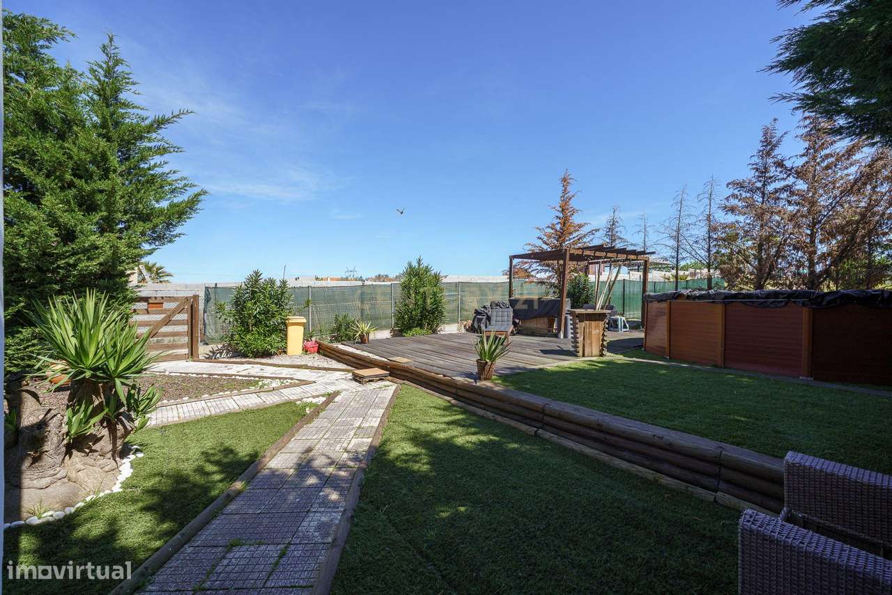 O Refúgio Perfeito em Cajados: Natureza e Duas Moradias num Só Investi-23