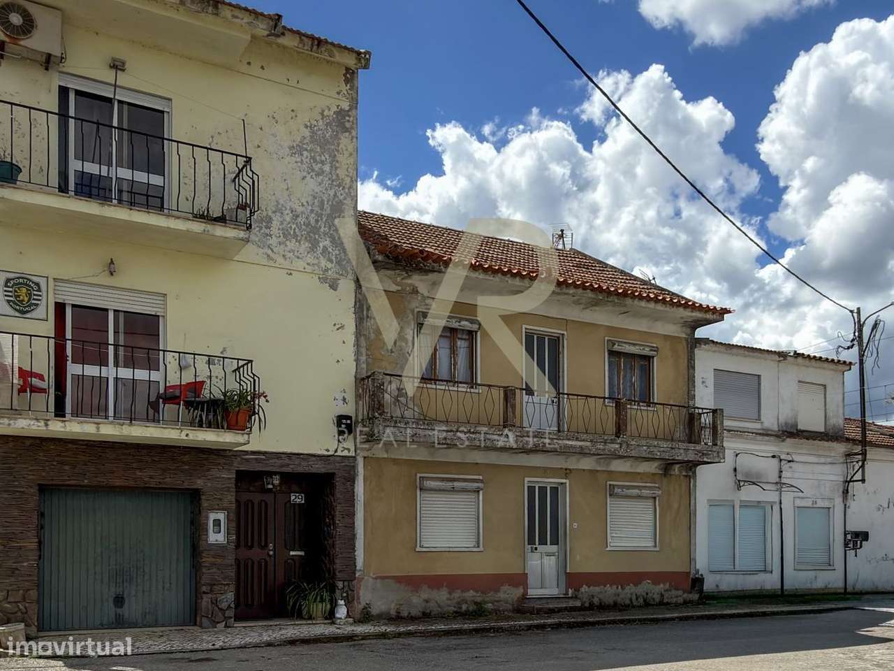 Moradia com Grande Potencial de Remodelação | Possibilidade de T5 |-42