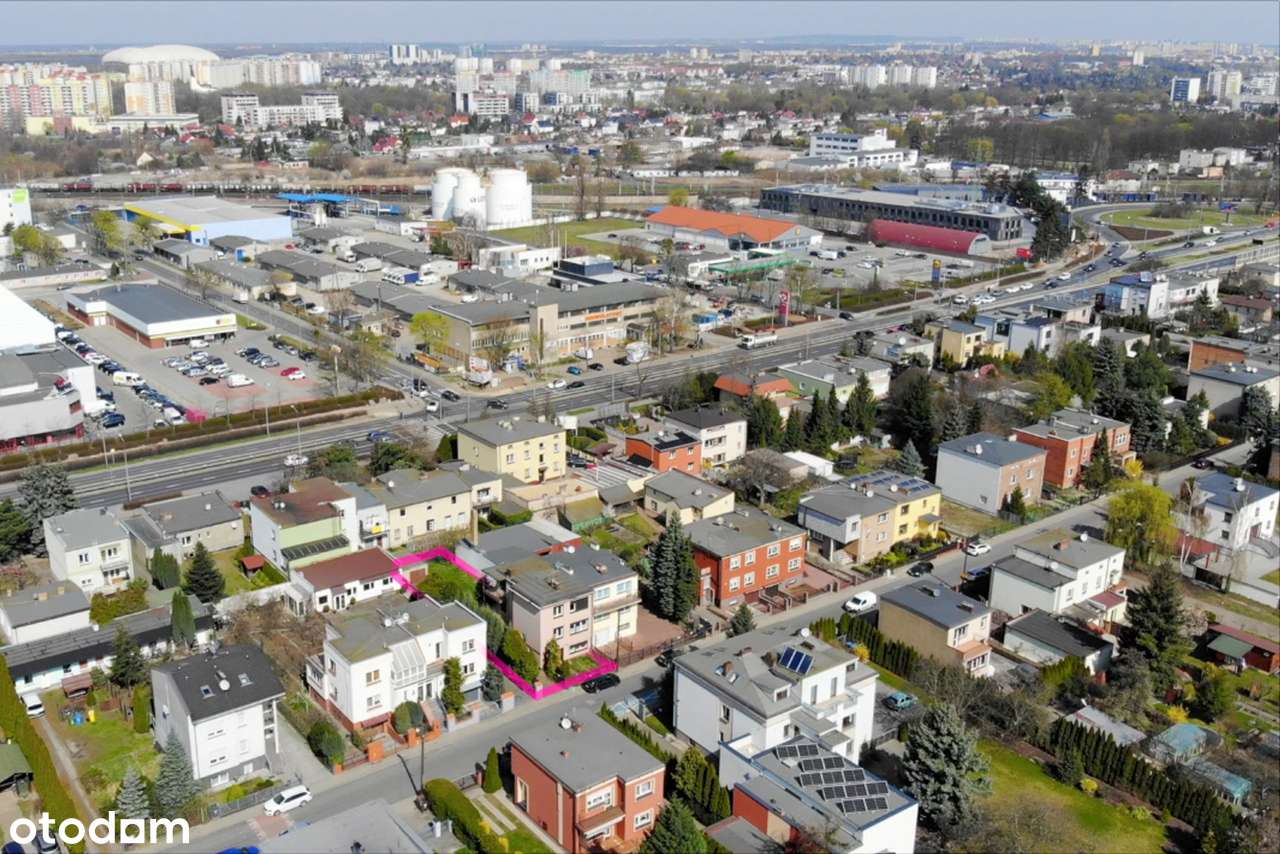 Trzy kondygnacje, garaż, ogródek-1