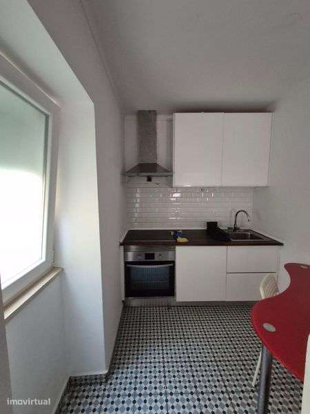 Apartamento T0 nas Janelas Verdes - Grande imagem: 4/10