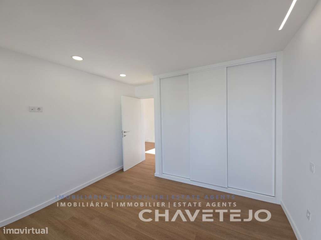 Moradia T4 Moderna c/ Garagem, estilo e Conforto a um Passo de Tomar-33