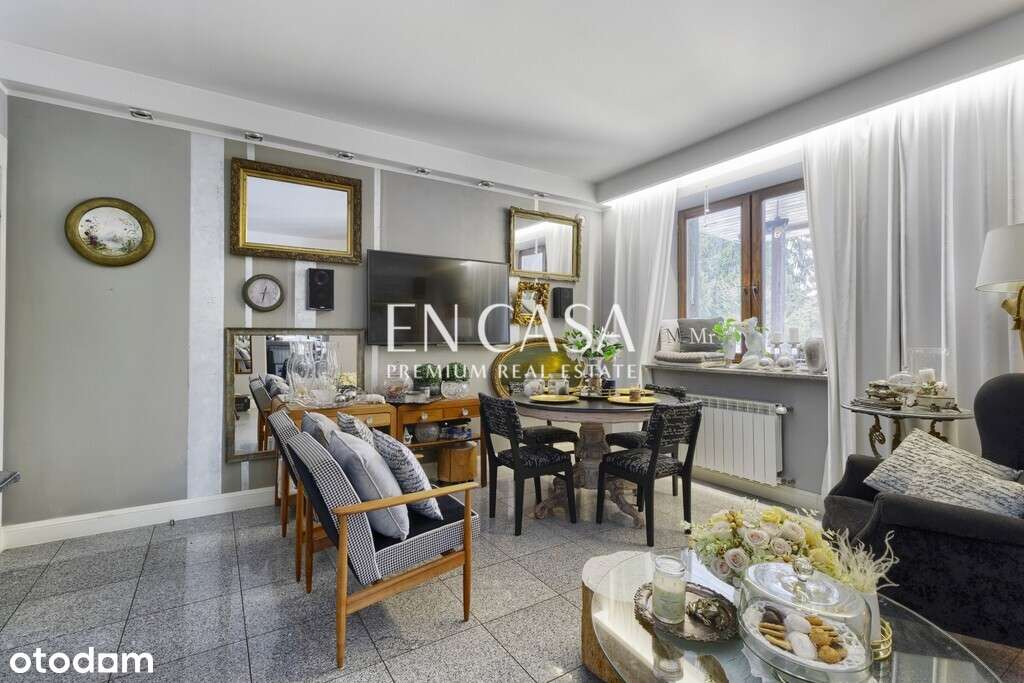 Restauracja przy ruchliwej ulicy.-10