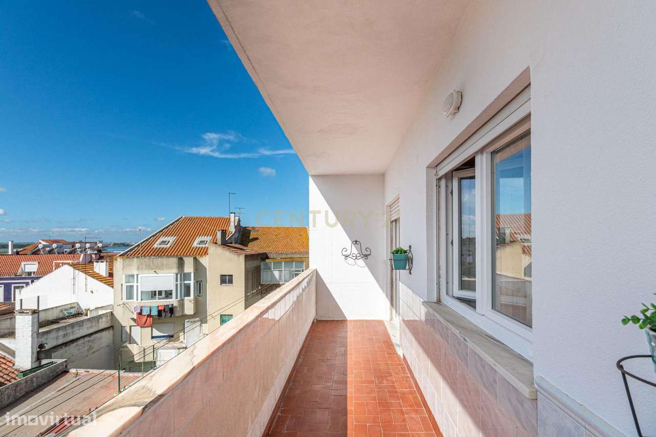 Apartamento T3 com Vista Panorâmica no Montijo-13