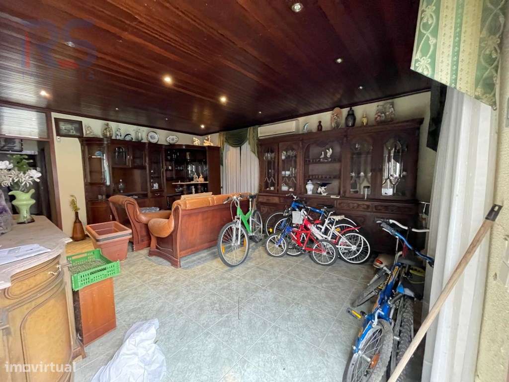 Moradia para recuperar ou demolir - Grande imagem: 3/17