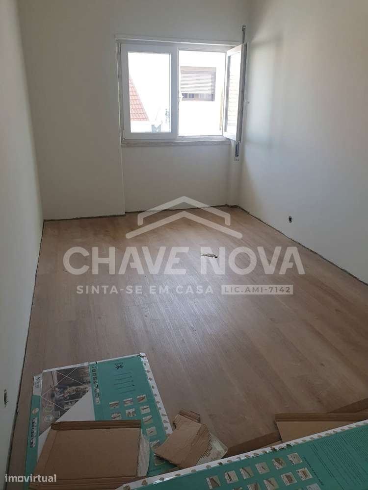 Apartamento T2, localizado no primeiro andar de um prédio Bi-familiar!-11