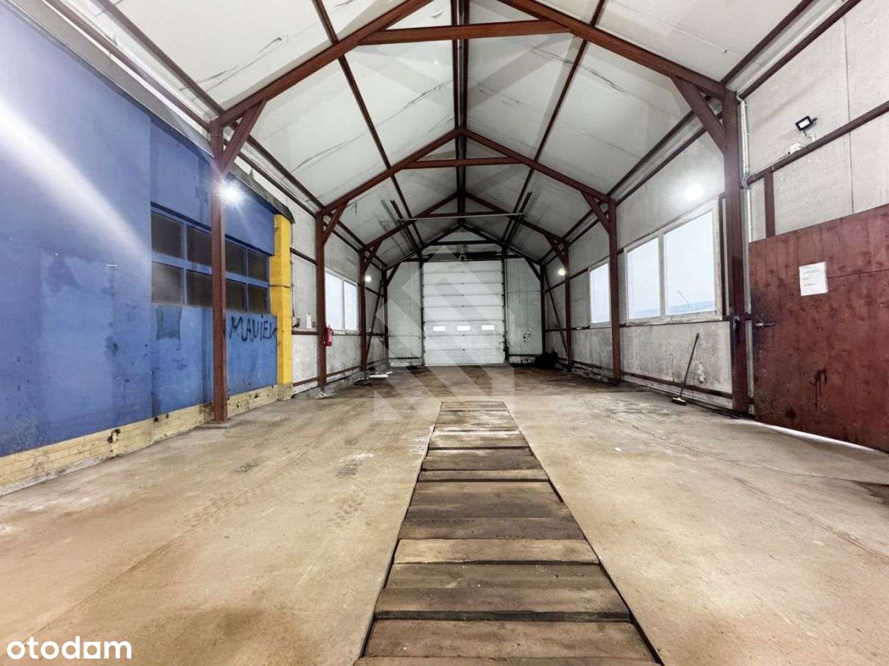 Teren inwestycyjny z budynkami blisko Dk10-8