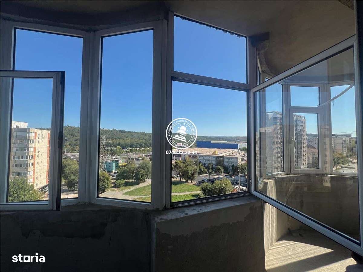 Apartament decomandat cu 4 camere, 2 băi și 2 balcoane - Imagine principală: 3/12