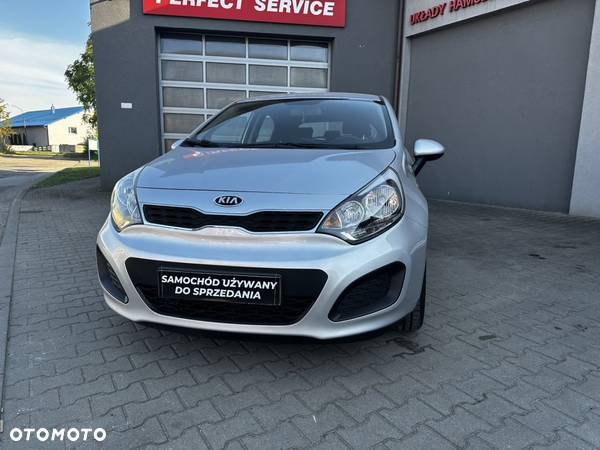 Kia Rio 1.2 L - 6