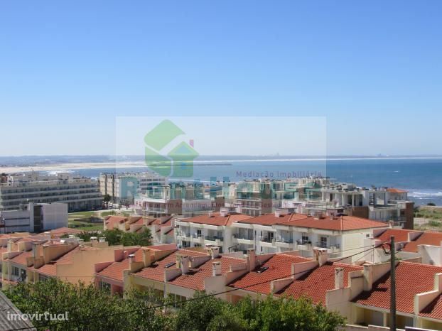 Apartamento T3 com Piscina e Vista Mar