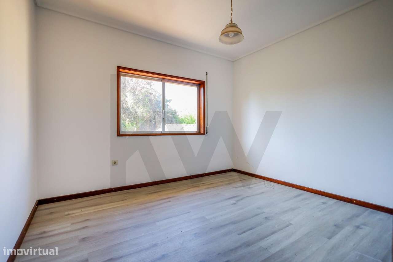 Moradia com 1451m2 de Terreno e Elevado Potencial de Valorização em Sã-17