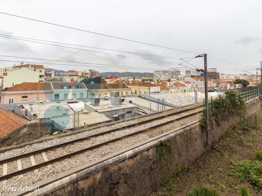 Apartamento T2+1 com excelente luz natural, varanda e logradouro co...-27