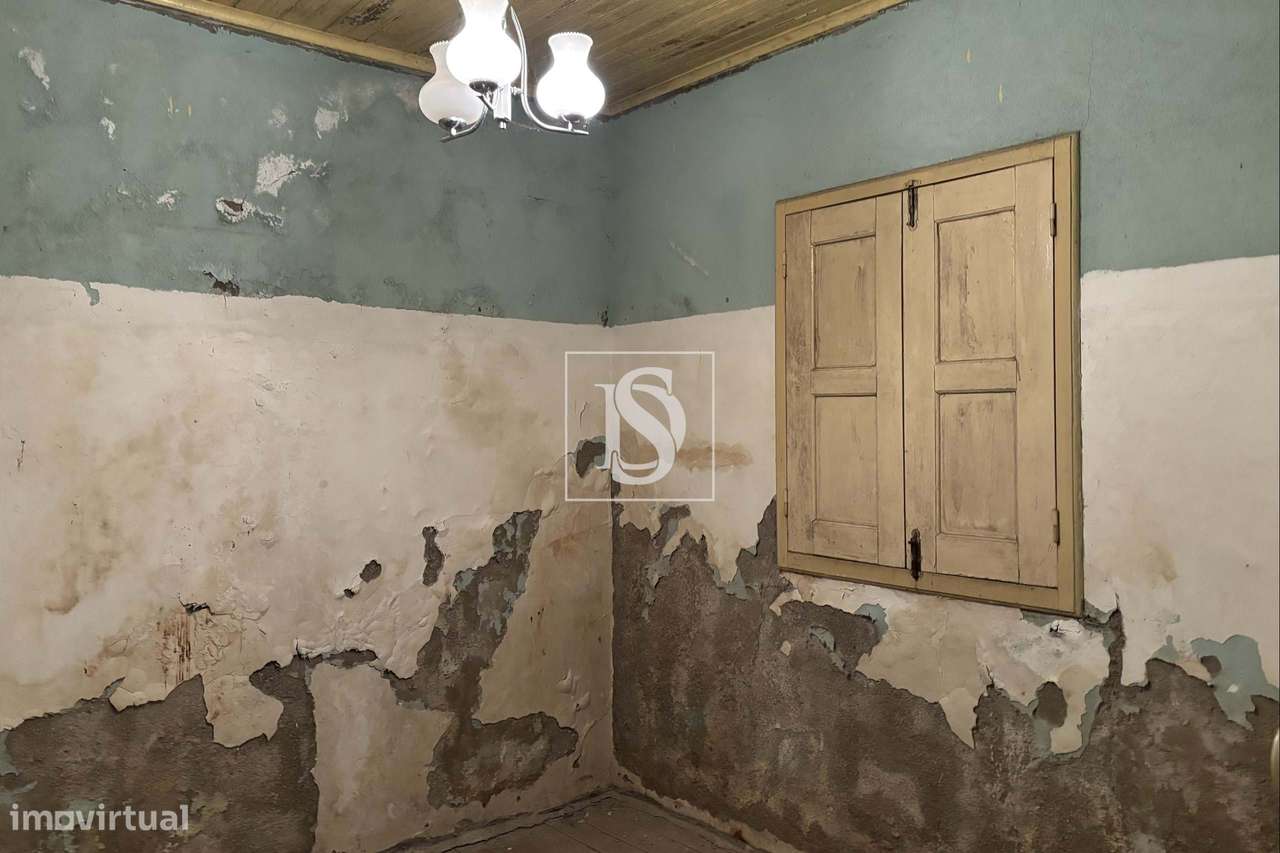 Moradia T2 para reconstrução em Tondela-7