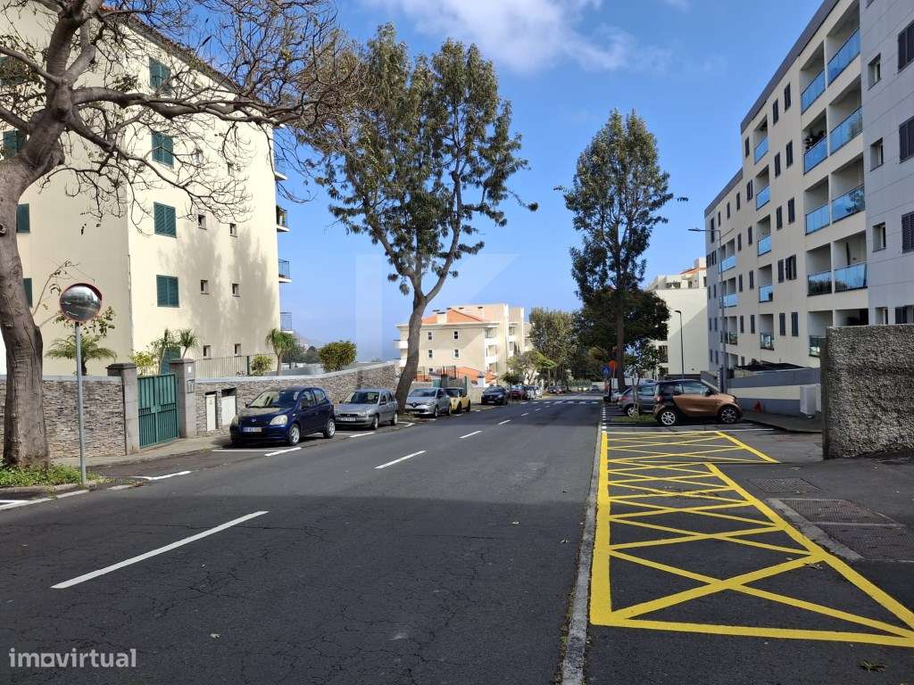 Lugar de estacionamento - Santo António - Grande imagem: 5/6