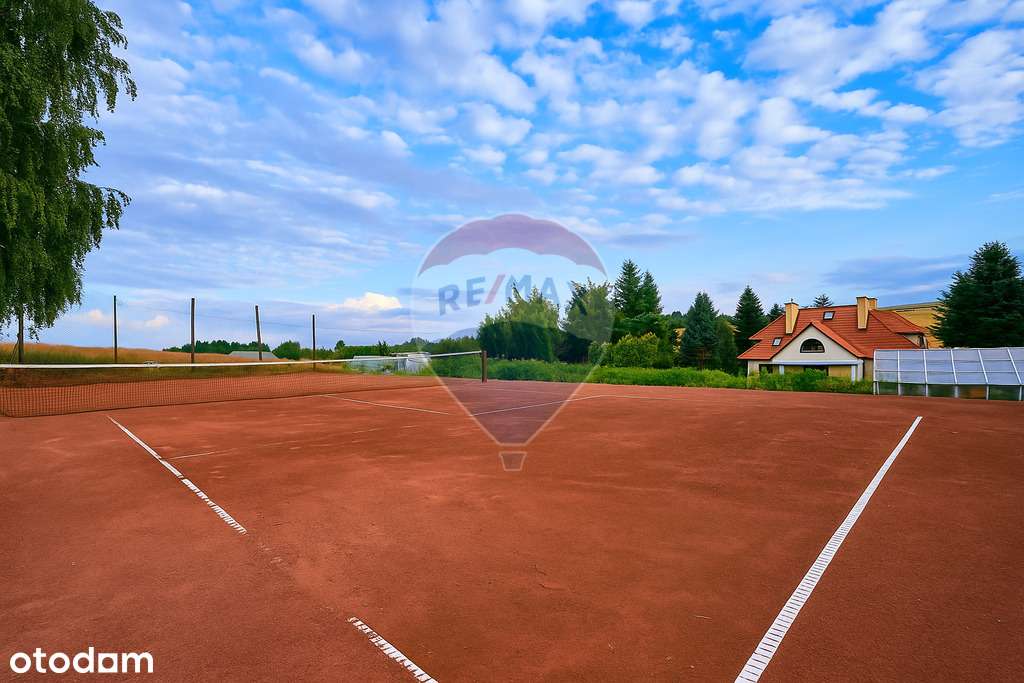 Klimatyczny dworek z basenem i kortem tenisowym-6