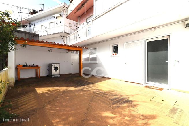 Apartamento T3 com terraço e arrumos em Eiras.-2