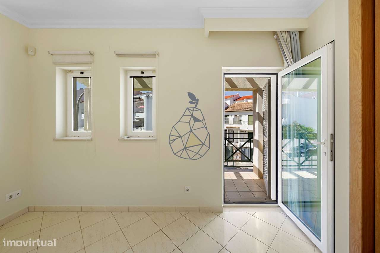 Moradia T5 com Piscina Privada, Jardim e 5 Suites em Montechoro, Albuf-31