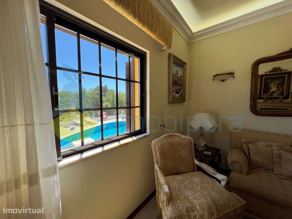 SOBERBA MORADIA T6 COM CASA DE HOSPEDES EM ANEXO-32
