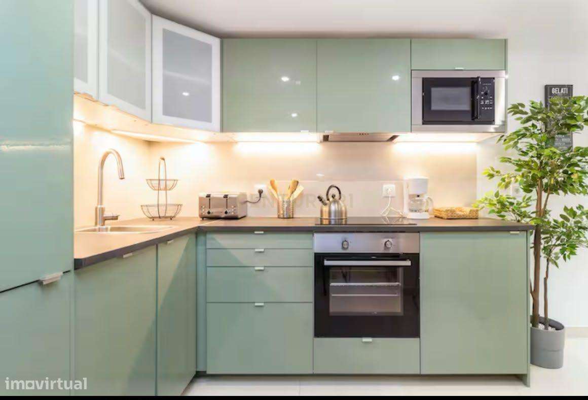 Apartamento remodelado no coração de Alfama — ideal para habitação ou-0
