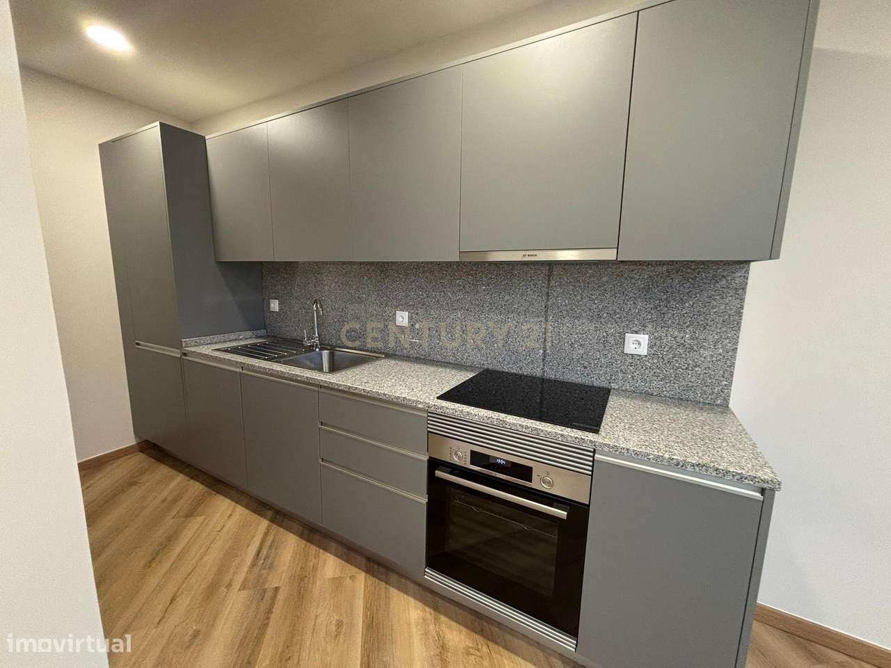 Apartamento T2 com mobília em Paranhos, com 1 lugar de garagem - Grande imagem: 3/16