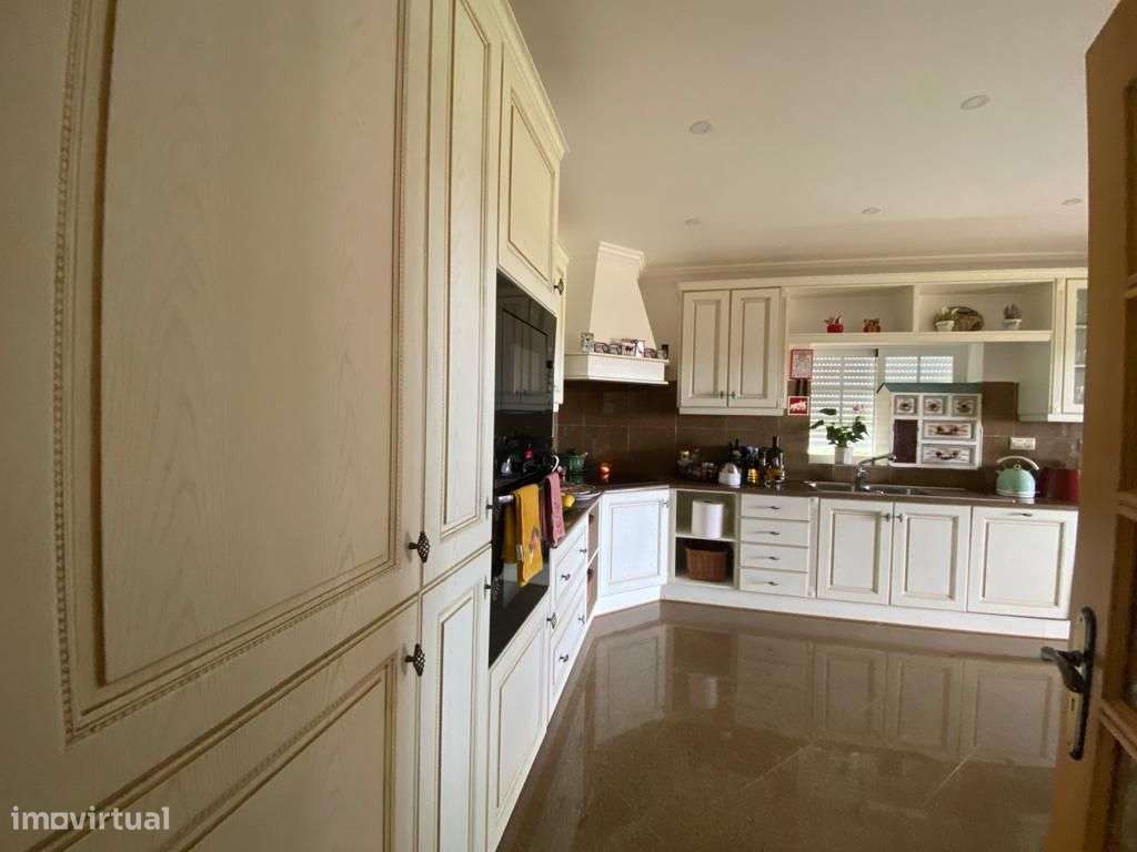 Magnífica Quinta V8 com piscina e deslumbrante vista mar. Localizada-30