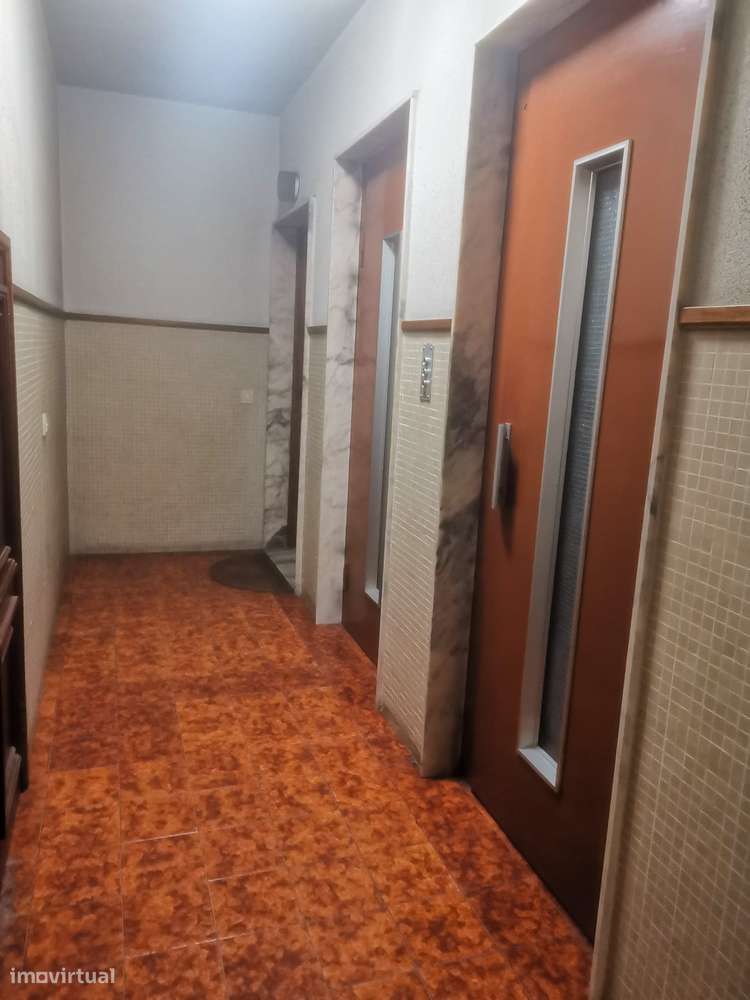 T2 com varanda, elevador e vista urbana - Cidade da Maia-6