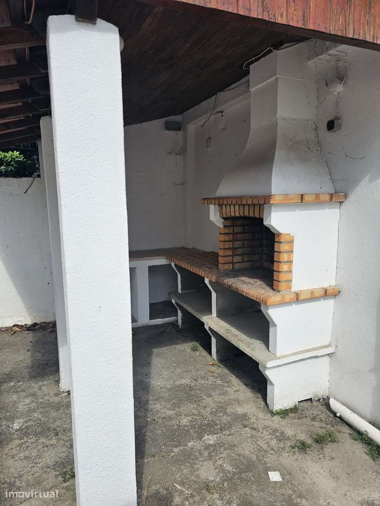 Moradia V5 com 10 Boxes para Cavalos no Coração da Golegã-30