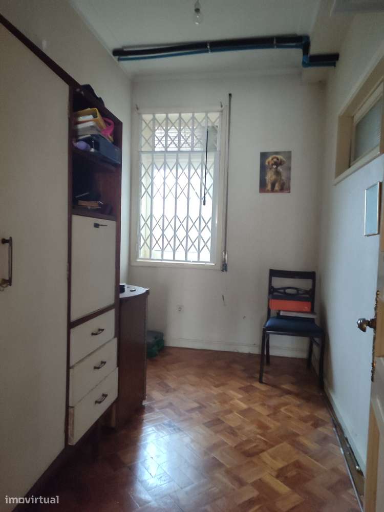 T2+1 na Avenida da Republica, junto à estação do metro - Grande imagem: 4/19