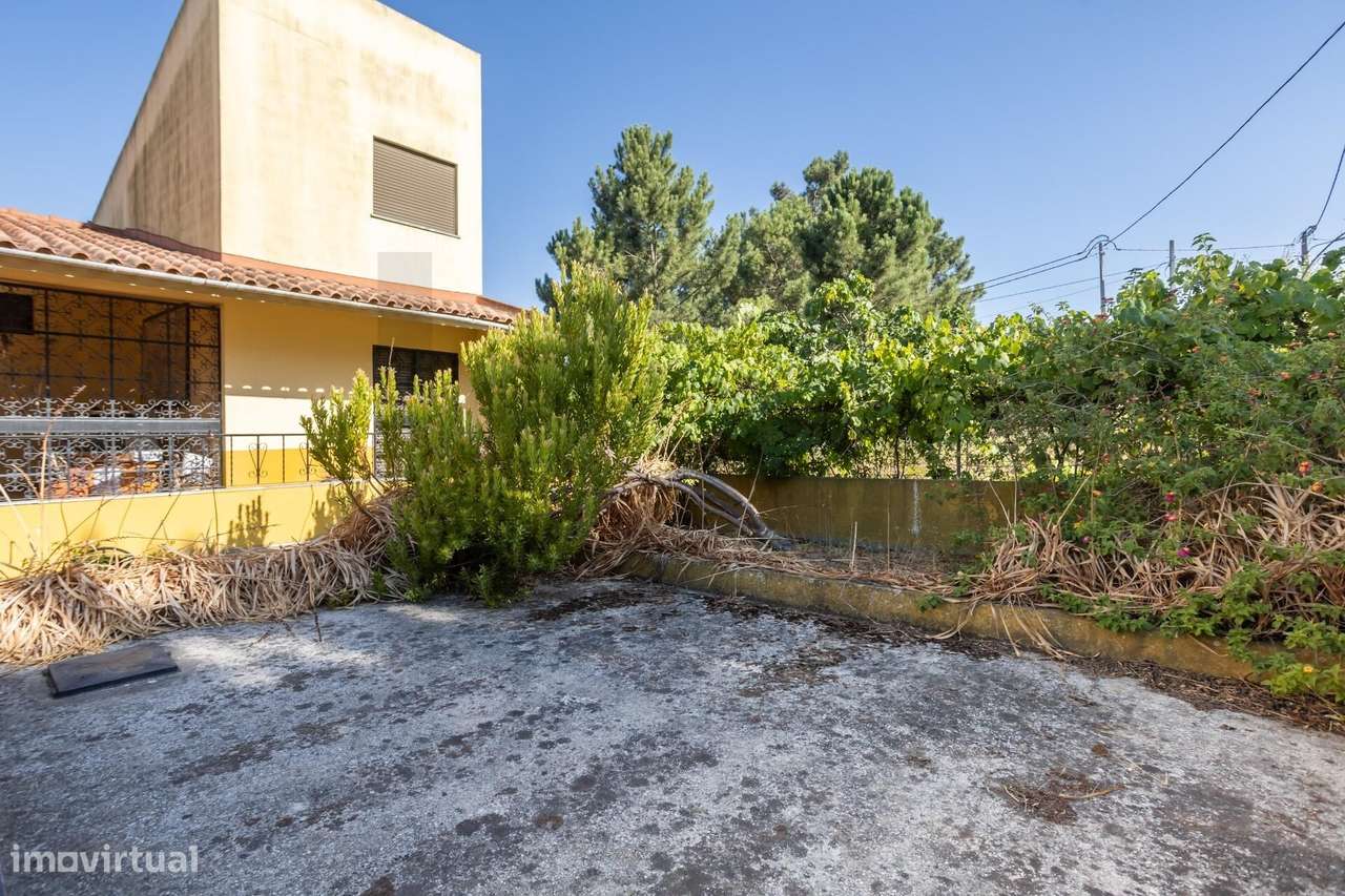 Fantástica Moradia T4 (10 Divisões) com Terreno de 869 m2 – Imenso Pot-47