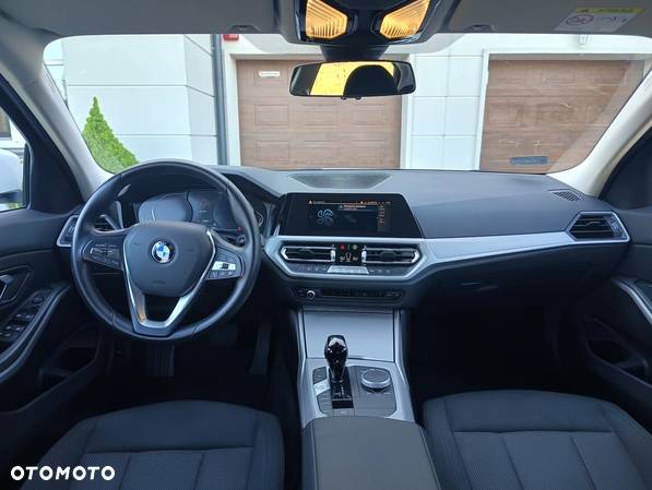 BMW Seria 3 318i Advantage - 22