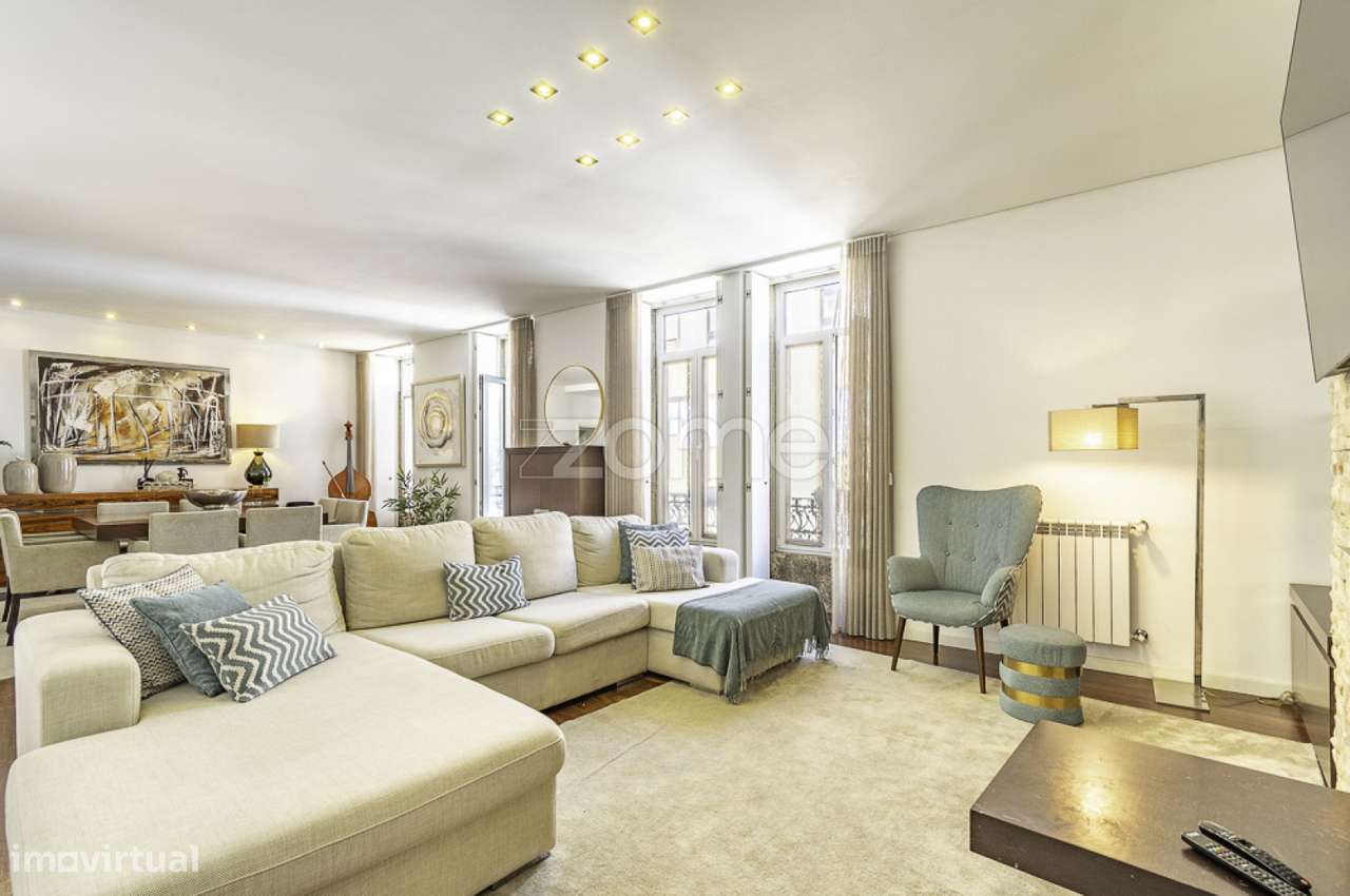 Apartamento t4 renovado com garagem ao jardim de Arca d’água - Grande imagem: 5/43