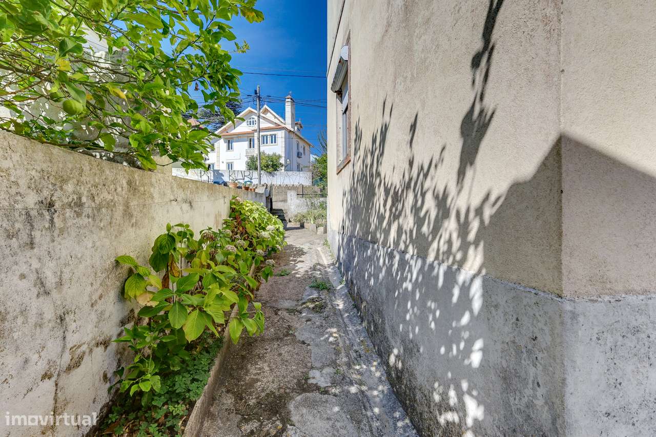 Andar de moradia T3 Para Renovar com Jardim e Localização Privilegiada-23