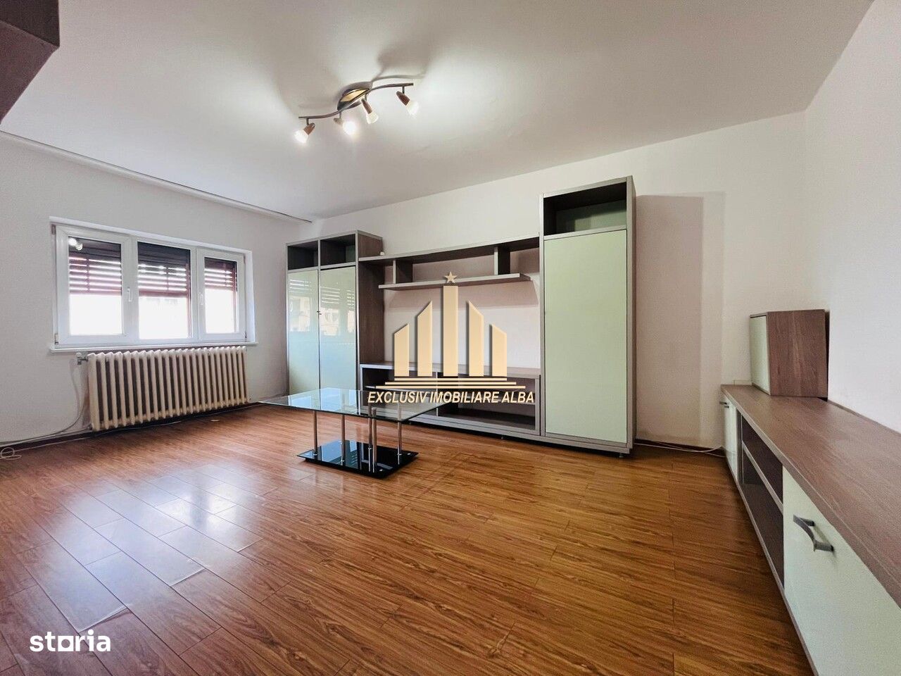 Apartament cu 3 camere,2 bai, etaj 1, Cetate-Mercur