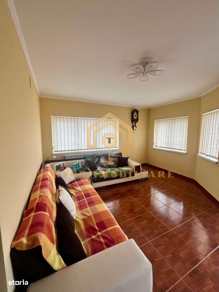 Casă modernă de vânzare în Petrești, teren generos, fotovoltaice-4