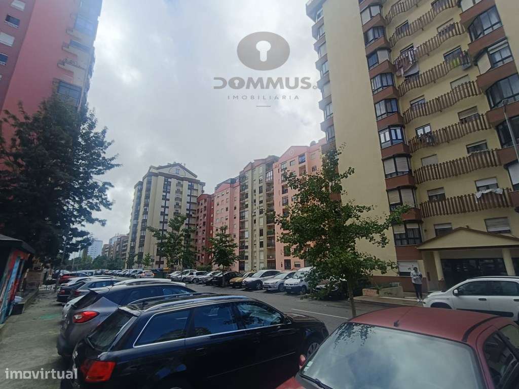 Apartamento T2 C/ algumas melhorias na Tapada das Merces-23