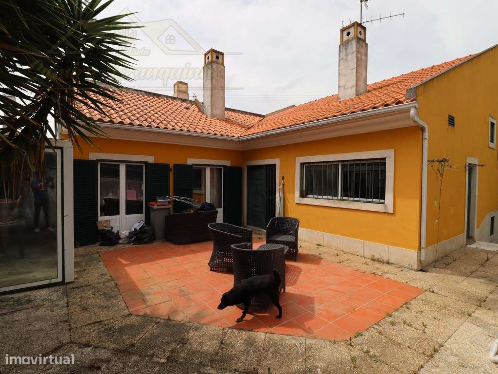 Moradia T4 com Logradouro e Garagem-18