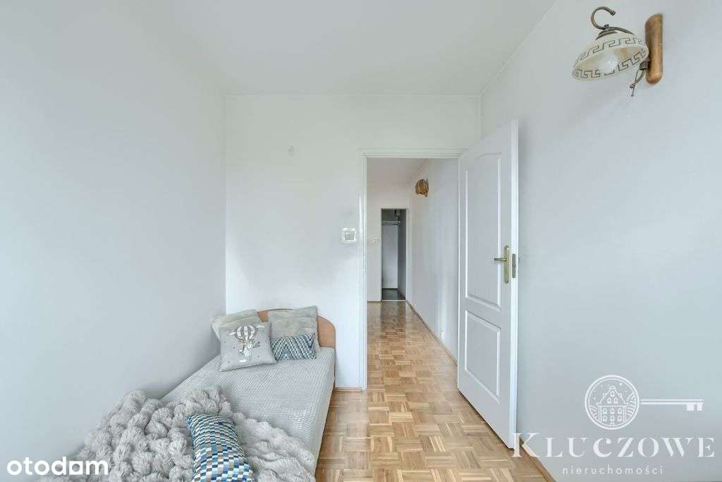 Ul. Pck, dwupoziomowe + m. postojowe w hali-11