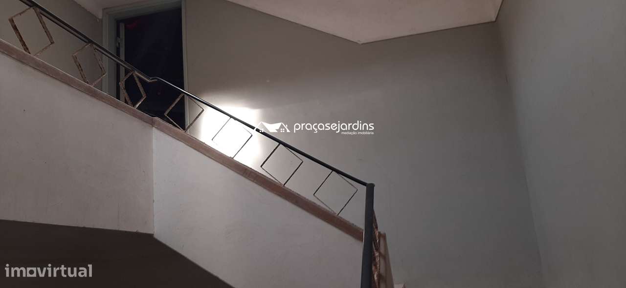 Prédio com 3 Apartamentos-30