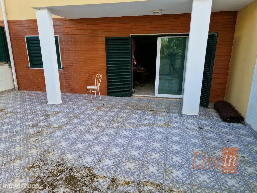 Apartamento T2 com Terraço de 60 m2 e Garagem de 20 m2 na...