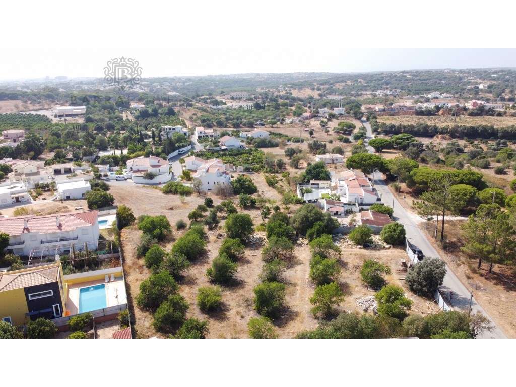 Terreno com projeto aprovado para construção de 10 moradias com pis... - Grande imagem: 5/17