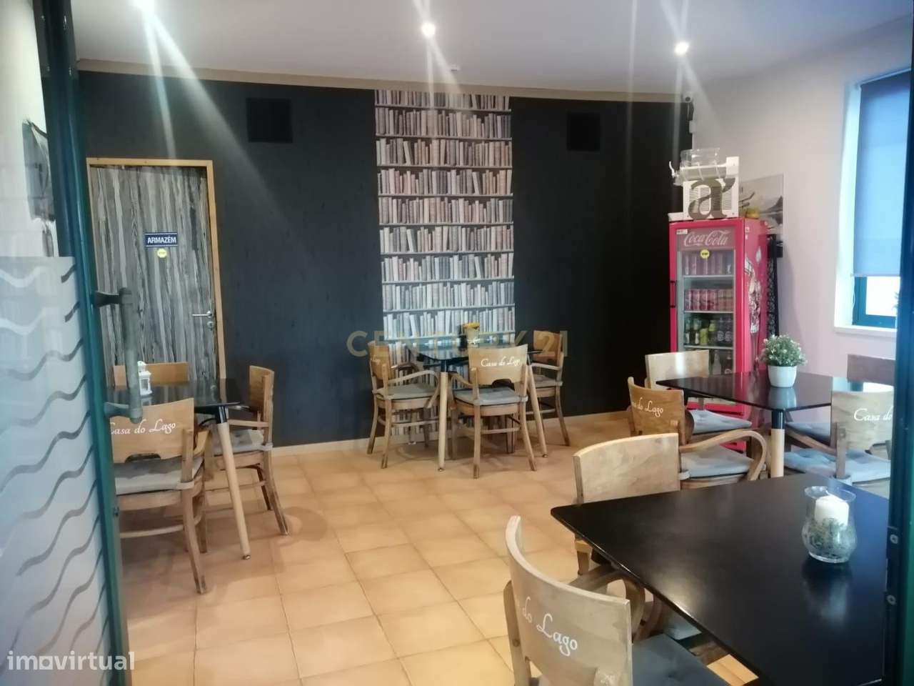 Snack-Bar com esplanada interior, junto do lago da Quinta da Beloura - Grande imagem: 5/21