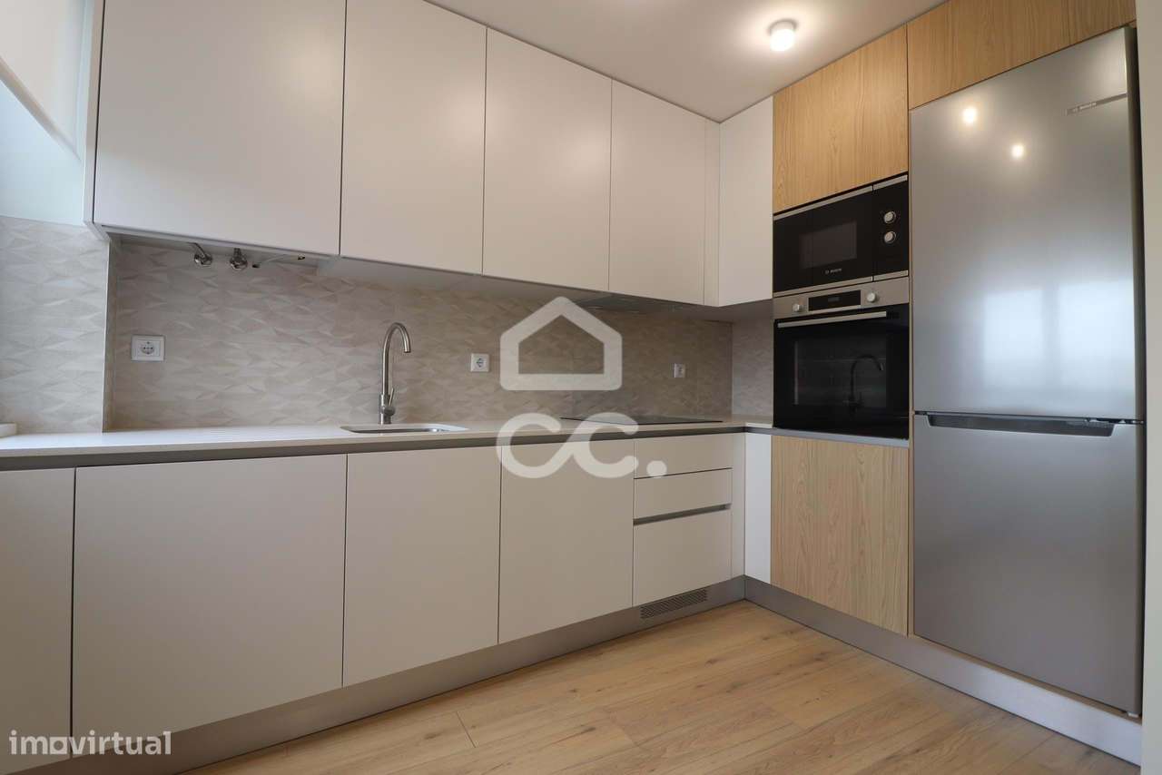 Oportunidade em Celas – T2 Totalmente Renovado com Vista Cidade e Rio - Grande imagem: 3/15