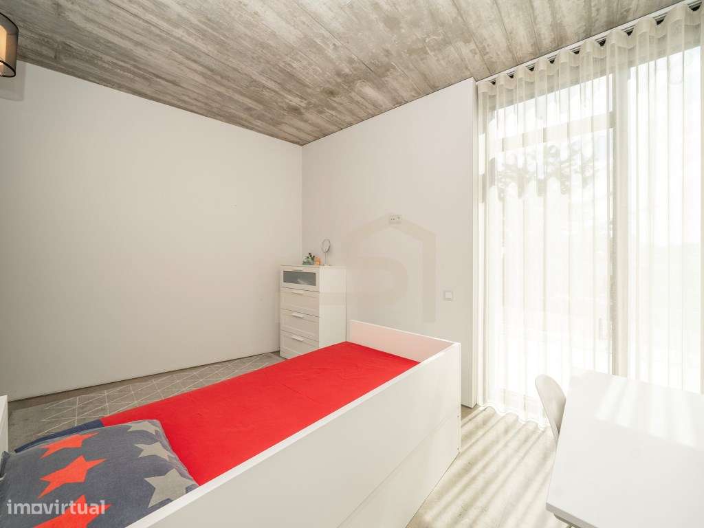 Exclusiva Moradia de Luxo com Design Contemporâneo-46