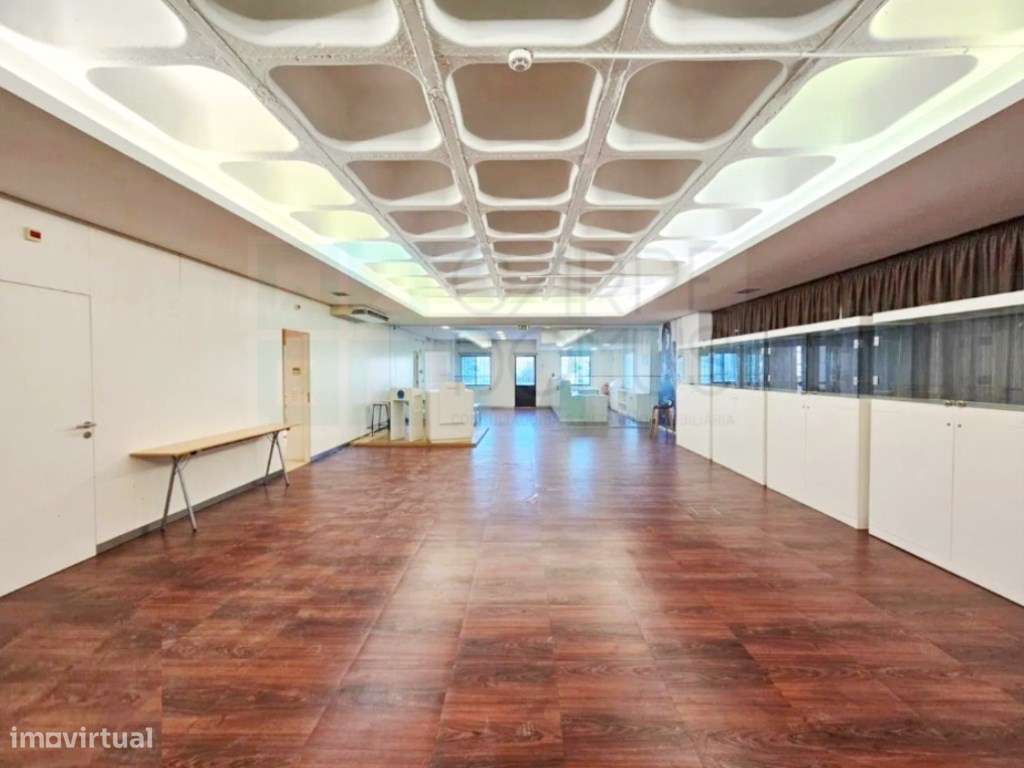Espaçoso e funcional escritório com 600m2, em Carnaxide, Oeiras-15