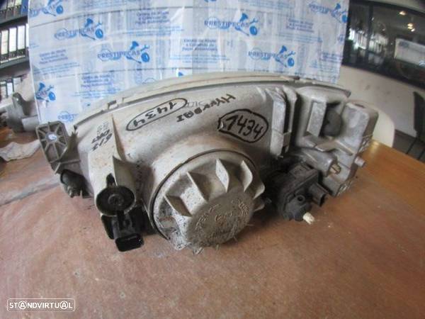 Farol Far1434 HYUNDAI LANTRA 2 1998 1.9D 68CV 5P CINZA DRT H4 - 2