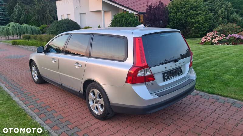 Volvo V70 2.4D Kinetic - 4