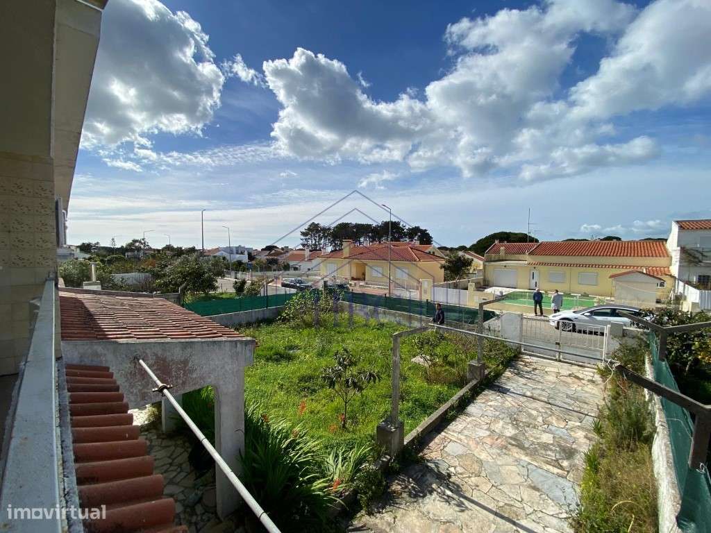 Moradia T3+1 com Grande Potencial na Lagoa de Albufeira - Sesimbra-43