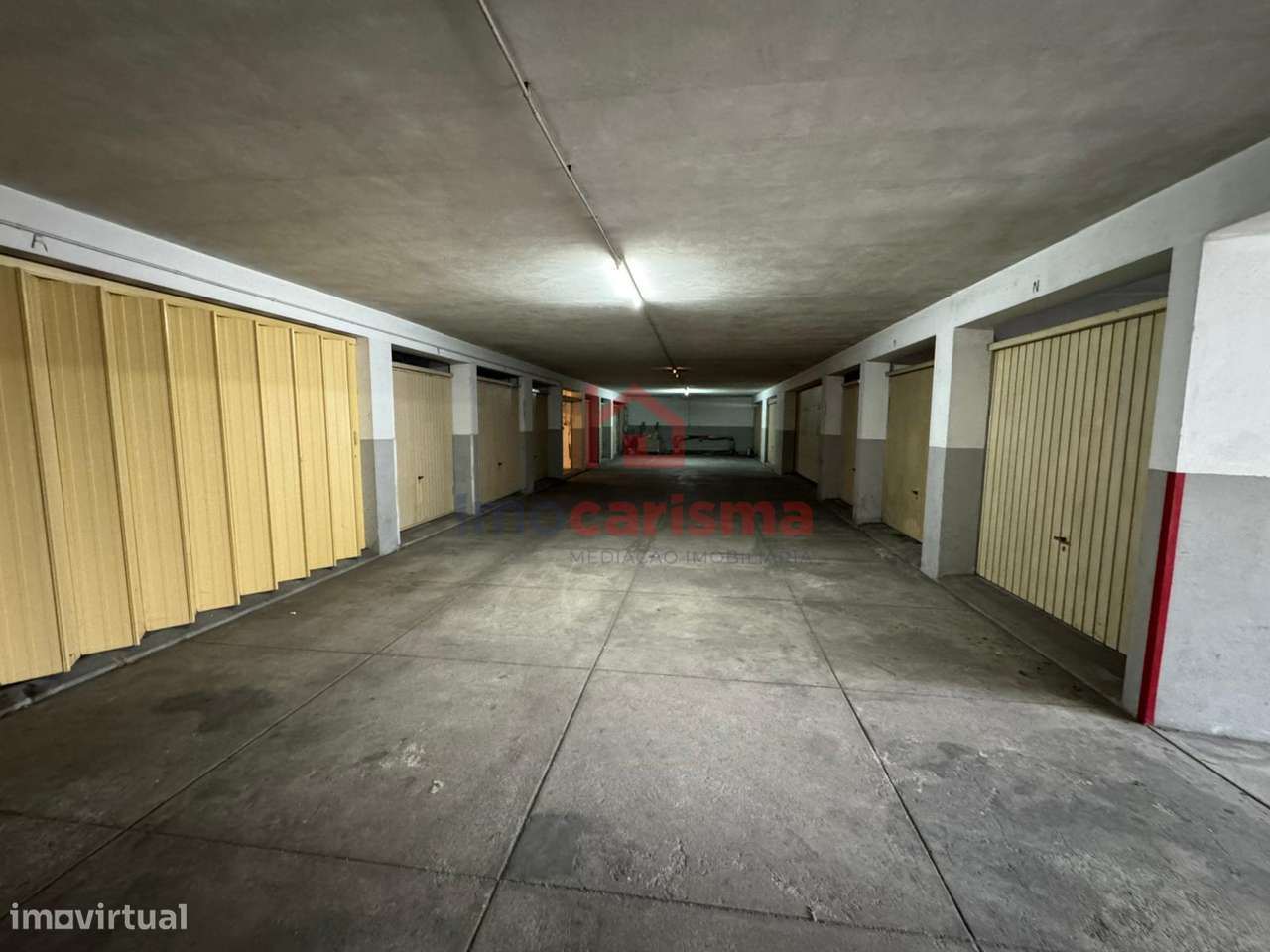 Garagem fechada com 13m2 para venda em Santo Tirso - Grande imagem: 2/5